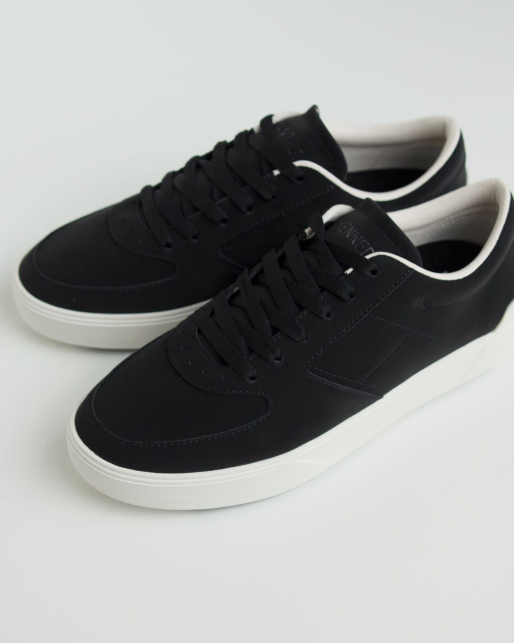 Backbeat - Black/Cream