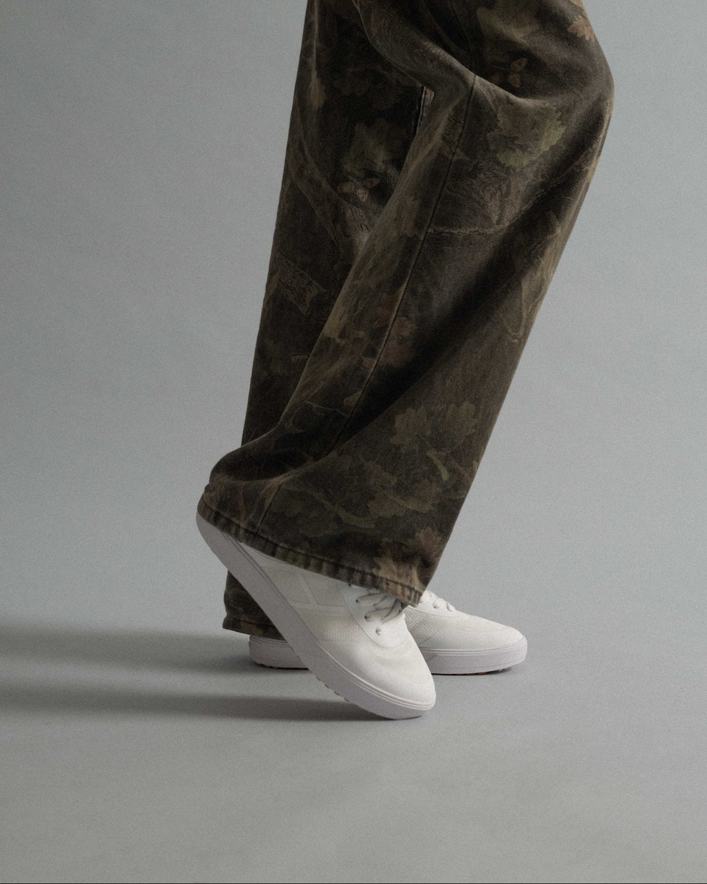 Solo White/White