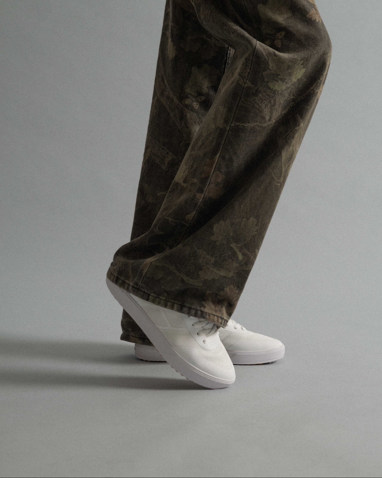 Solo White/White