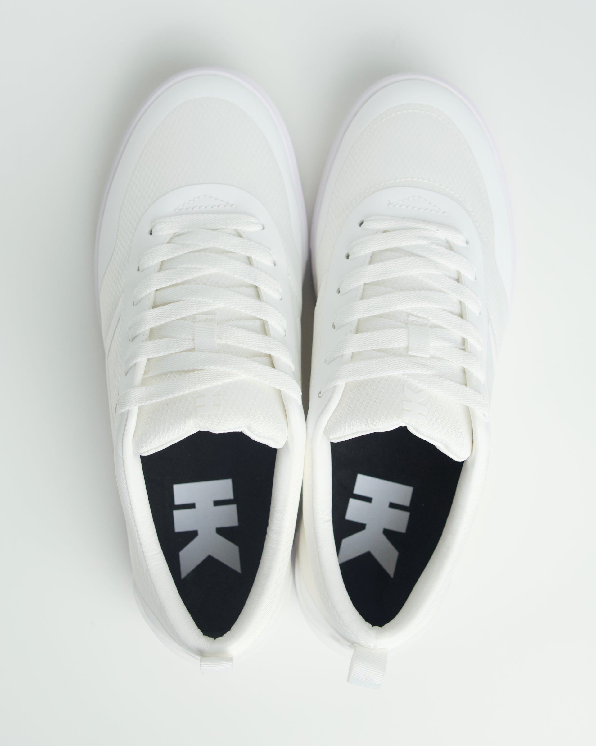Solo White/White